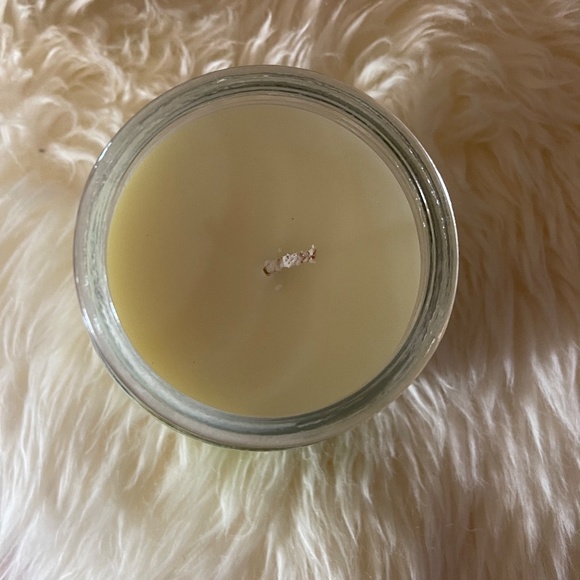 Everyday Essentials Vanilla candle - Picture 2 of 2